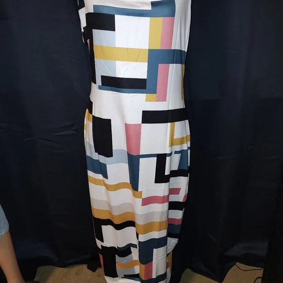 Geometric Patterned Maxi Dress - Picture 4 of 4